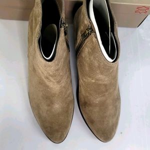 Franco Fortini Taupe Suede BOOTIES, sz. 8